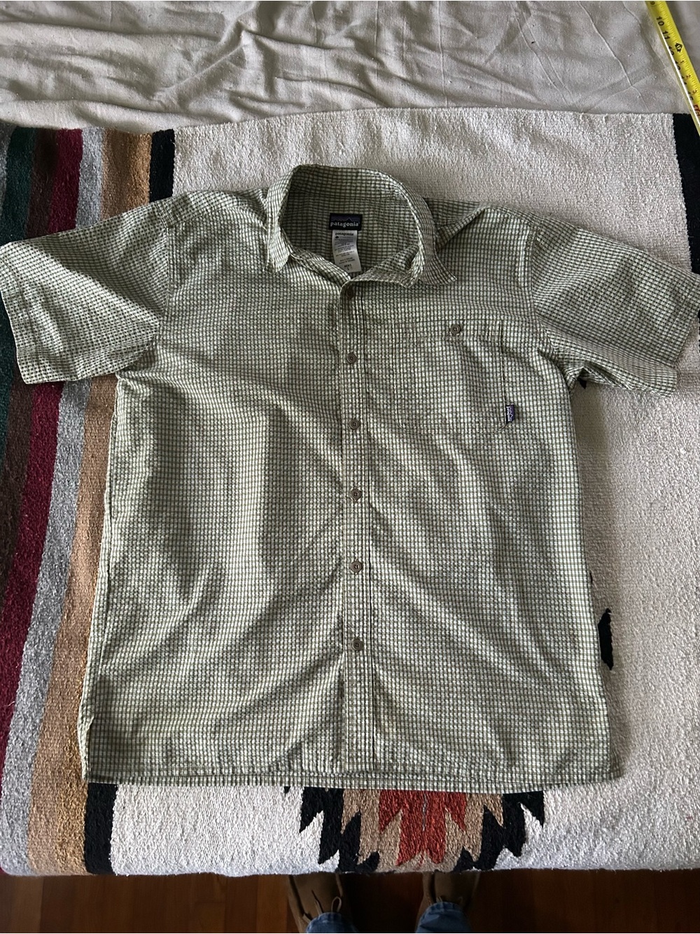 Patagonia Men’s Short-Sleeve Button-Down Shirt in Light Green Gingham
